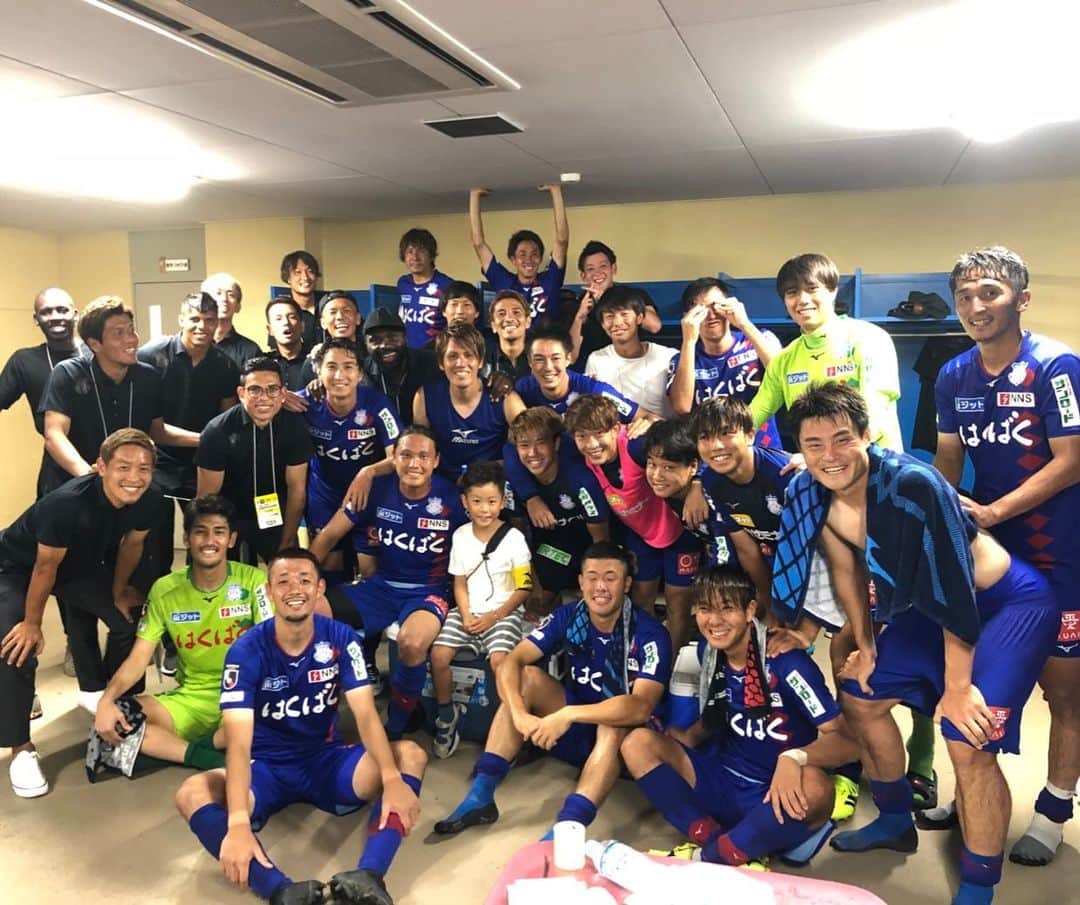 岡西宏祐のインスタグラム：「平日にもかかわらず、多くのサポーターの方々がスタジアムまで足を運んでくれてありがとうございました！！ 明日の試合も応援よろしくお願いします！ #天皇杯 #ヴァンフォーレ甲府 #fc東京」