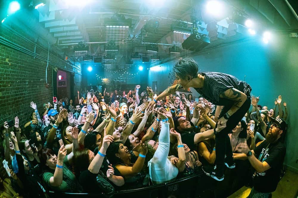 のインスタグラム：「Thanks Detroit, you rock!!!!デトロイト、無事に ROCKED 🤘🏻🤘🏻😃🎸これからカナダへ向かいます！！！！#NoSleepTillTokyo 📸: @zb_images」