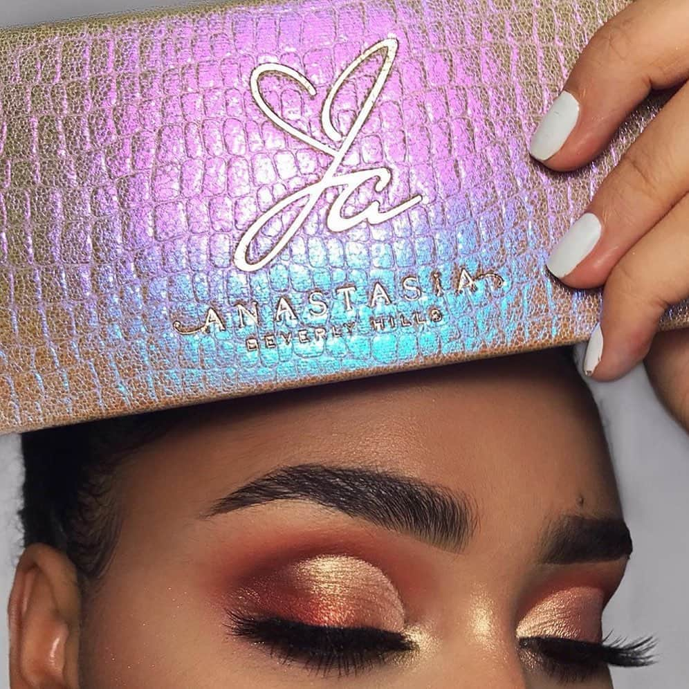 Anastasia Beverly Hillsさんのインスタグラム写真 - (Anastasia Beverly HillsInstagram)「Gorgeous look @missmixed using the #ABHxJackieAina Palette  Available now at @sephora」8月16日 13時38分 - anastasiabeverlyhills