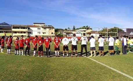 ジーコさんのインスタグラム写真 - (ジーコInstagram)「O Ichikawa FC recebendo os diplomas das mãos de meu filho Thiago pelo período no RJ. Antes do jogo x Flamengo fizeram uma oração em memoria aos Meninos do Ninho, que jamais serão esquecidos por todos nos.Boa Ichikawa.」8月16日 13時38分 - zico