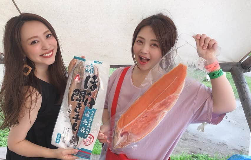 大井智保子さんのインスタグラム写真 - (大井智保子Instagram)「BBQのメニュー♪♪ 魚介類はいつもの厚岸漁業組合エーウロコ ( @a_uroko )さんからお取り寄せ😋 北海道ならではの「エーウロコBBQセット」最高のラインナップでした🦑 . 時しらずの半身はとっても大きくてびっくり😆それに負けじとホッケも特大サイズ!! 丸えもんやつぶ貝、ハマグリの大きいの、焼きイカ、 全部本当においしくておいしくて…🤤 豪華なバーベキューになりました😆🔥 最終的には少しずつ余った具材をカレーにどーん🍛 ほんまにおいしかったぁ👏 . . . #エーウロコ #エーウロコのBBQセット #厚岸glam #厚岸BBQ #厚岸バーベキュー #BBQ #バーベキュー #豊洲 #都会バーベキュー #都会BBQ  #時しらず #鮭 #ホッケ #ほっけ #ほっけ開き干し #牡蠣 #丸えもん #焼きつぶ貝 #ほたて #帆立 #いか #魚介BBQ #chihoko飯 #夏 #夏の思い出 #夏休み」8月16日 13時48分 - chihokoi