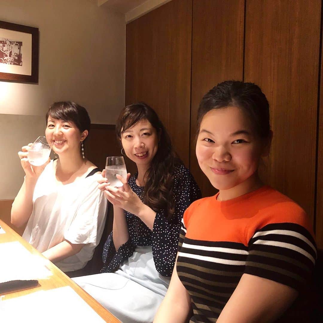 ベンチャーリパブリックのインスタグラム：「【8月交流ランチ⑤】 * 管理部によってランダムに組まれたメンバー＆海外インターン生との交流ランチです！ * 西麻布周辺には美味しいご飯屋さんが多く、高級ランチにチャレンジしやすいのが交流ランチの醍醐味でもあります。次回開催はいつ頃かな〜！？ * * 予算1500円内で食べても、自分でプラスして豪華にするのも自由。普段は話す機会の少ないスタッフとも交流できる貴重な会です♪  #nishiazabu #lunch #nishiazabu #traveljp #venturerepublic #linetraveljp #intern #ランチ #西麻布 #ベンチャーリパブリック #予算は1人1500円」