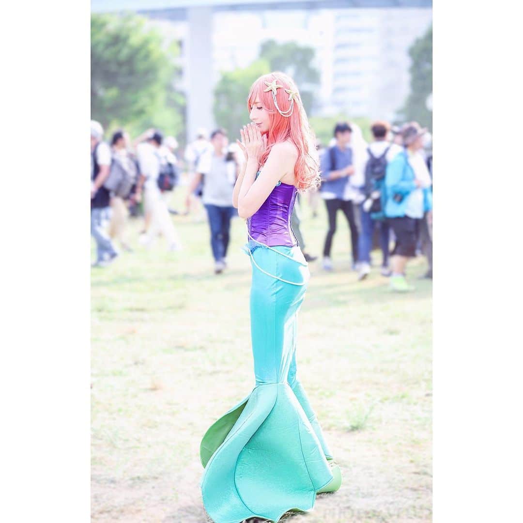 のインスタグラム：「立ち上がる🙃 #コミケ #c96 #コスプレ #人魚」