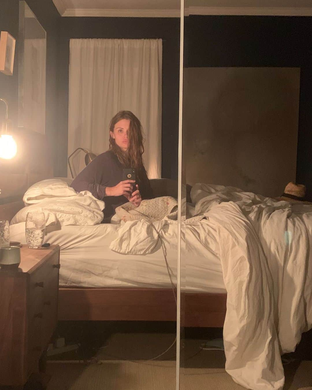 ホーランド・ロデンさんのインスタグラム写真 - (ホーランド・ロデンInstagram)「When your own bed is a passing ship and your room is a suitcase😂 andddd ya leavin again! I am such a neat freak but i just can’t be bothered in these short spurt I’m home days - I let all my coffee and water cups pile up with my anxiety 😂 among piles of everything」8月16日 14時27分 - hollandroden