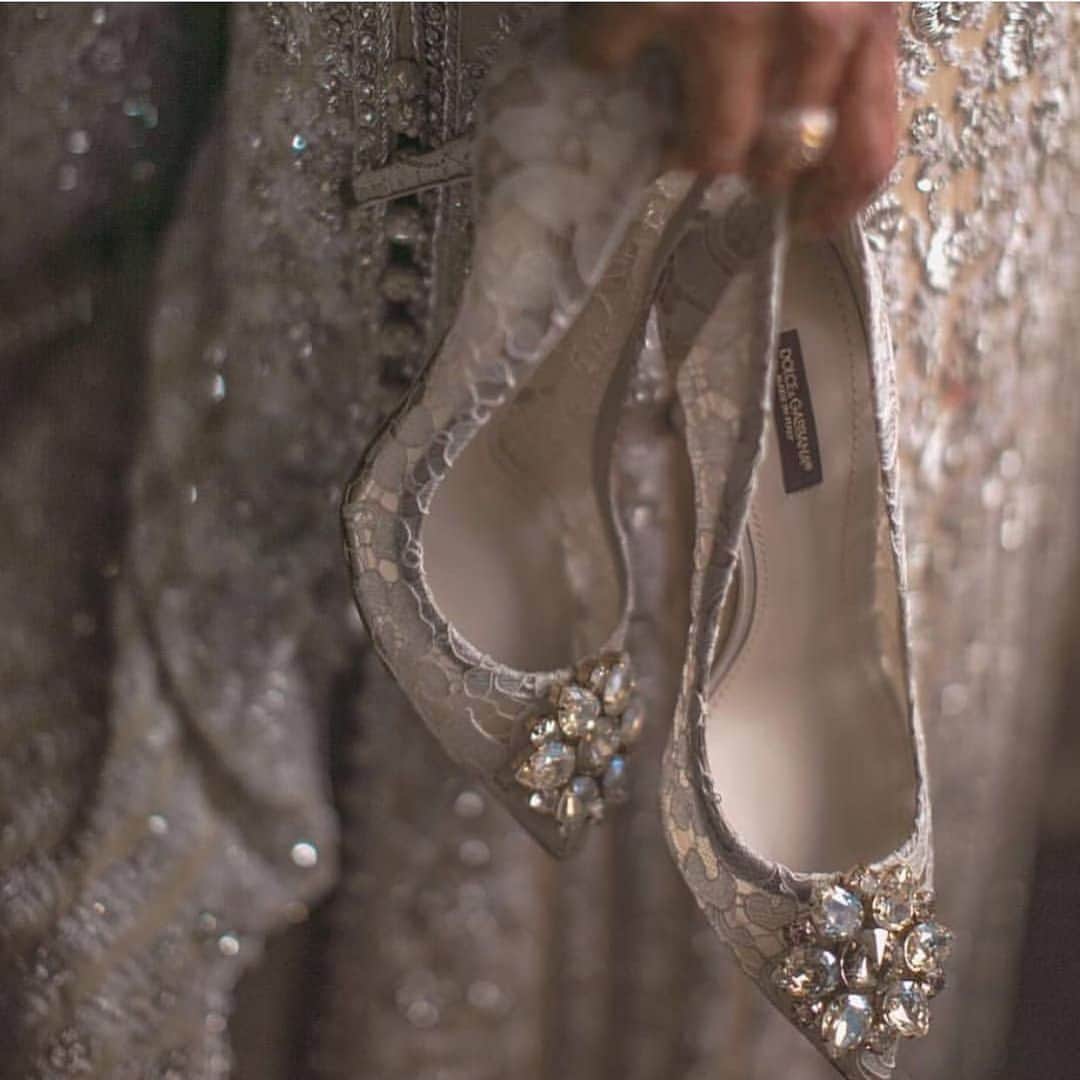 Indianstreetfashionさんのインスタグラム写真 - (IndianstreetfashionInstagram)「Never saw a pair of #cinderella like shoes that I didn’t like 💕 #indianstreetfashion @indianstreetfashion #indianwedding  #wedding #weddingsofinstagram #instawedding  #indianwedding #bridesofindia #bridesofinstagram #indianbridaloutfit #weddinglook  #bridallook #bridestyle #weddingtrend #trend #bridaljewelry #jewellery #weddinginspo #weddingplanner #weddingblogger #destinationwedding #bridaljewellery #couture #weddingjewellery #weddingshopping #weddingseason #shoes #weddingshoes @dolcegabbana」8月16日 14時28分 - indianstreetfashion