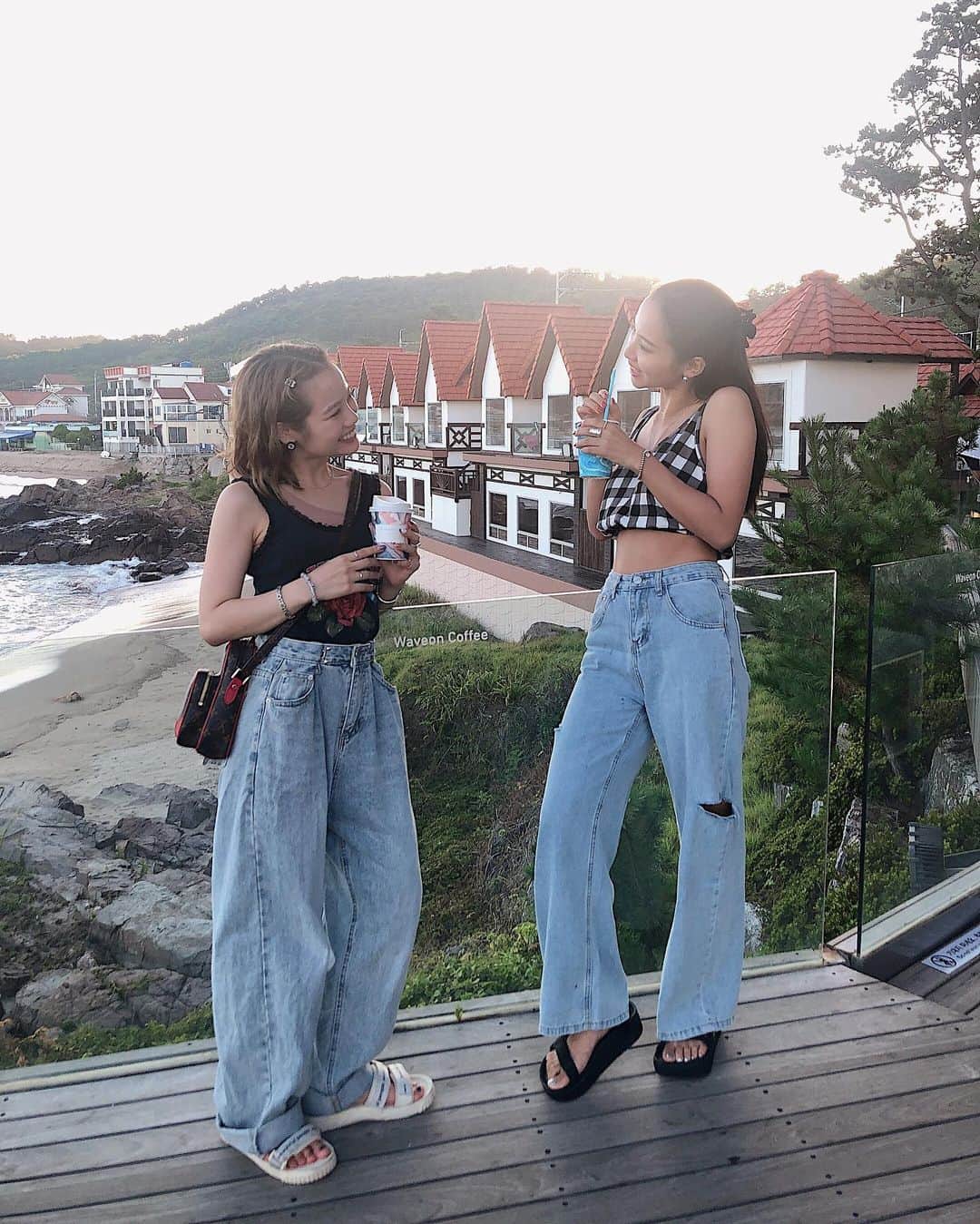 安中芙美さんのインスタグラム写真 - (安中芙美Instagram)「ㅤㅤㅤㅤㅤㅤㅤㅤㅤㅤㅤㅤㅤ ㅤㅤㅤㅤㅤㅤㅤㅤㅤㅤㅤㅤㅤ この前、釜山に遊びに来てた友達と カフェに行ったよ☁️ ㅤㅤㅤㅤㅤㅤㅤㅤㅤㅤㅤㅤㅤ #釜山 #釜山旅行」8月16日 14時26分 - fumitwinsworld
