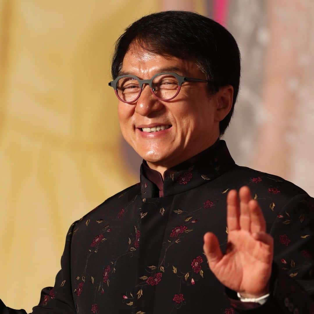 ジャッキー・チェンのインスタグラム：「Have a very good day. Start it with all the energy you have.」