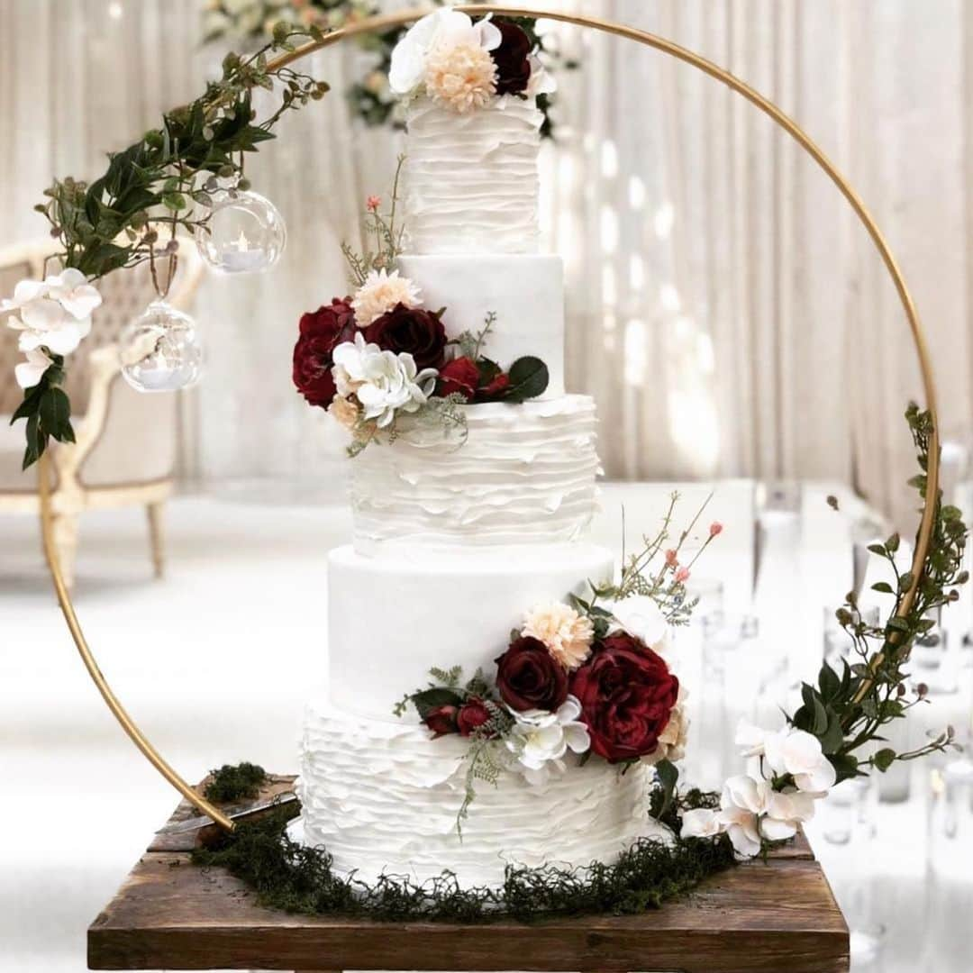 Indianstreetfashionさんのインスタグラム写真 - (IndianstreetfashionInstagram)「Wedding cake that’s giving is major cravings 😍 #indianstreetfashion @indianstreetfashion #indianwedding  #wedding #weddingsofinstagram #instawedding  #indianwedding #bridesofindia #bridesofinstagram #indianbridaloutfit #weddinglook  #bridallook #bridestyle #weddingtrend #trend #bridaljewelry #jewellery #weddinginspo #weddingplanner #weddingblogger #destinationwedding #bridaljewellery #couture #weddingjewellery #weddingshopping #weddingseason #wedding  #weddingcake @iced_by_saajida」8月16日 15時07分 - indianstreetfashion