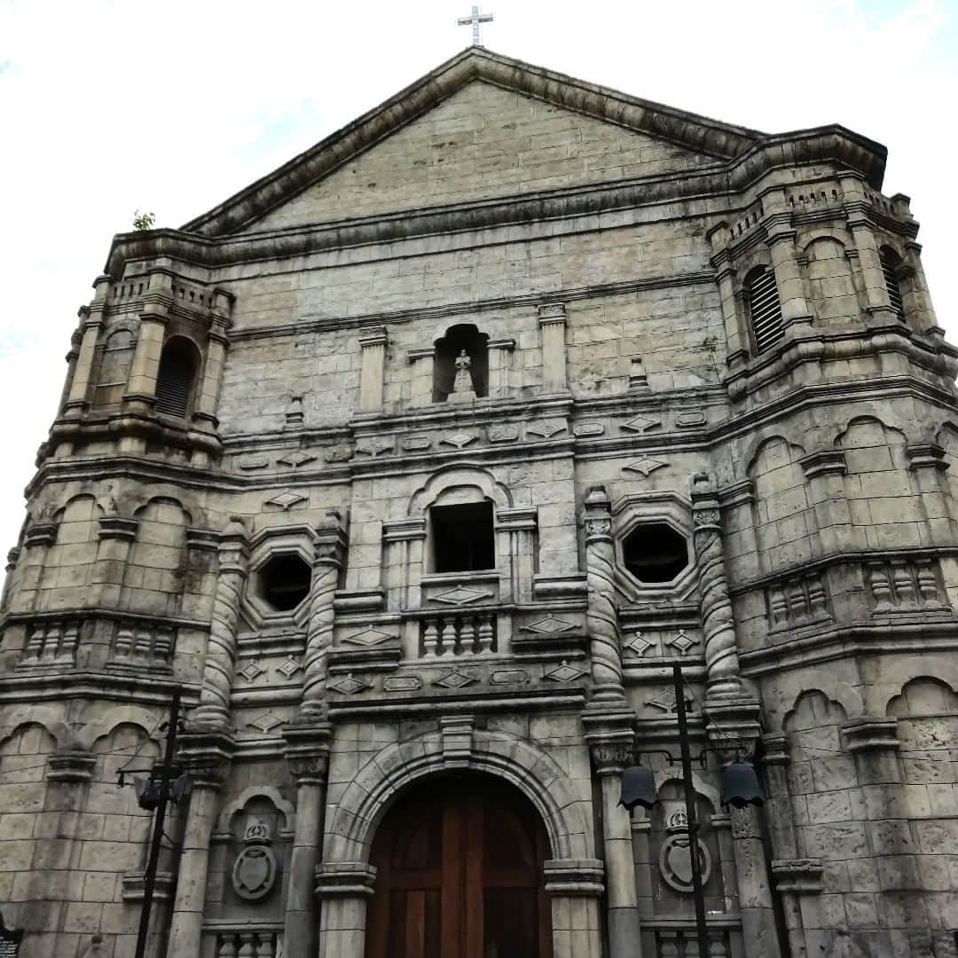 ネット専用海外旅行保険たびほのインスタグラム：「マラテ教会 フィリピンの首都マニラのマラテ地区にあり1588年建立の歴史ある教会⛪️ . 昨日は終戦の日でしたが、1945年にマニラでは日本軍とアメリカ軍の激戦により一般市民約10万人が犠牲になったそうです。 . セブ島などのビーチリゾートの印象が強いので、あまり戦争のイメージがないかもしれませんが、現地の方々のバックボーンも知ったうえで観光や留学を楽しみましょう✈️ . #フィリピン #マニラ #マラテ教会 #海外旅行 #フィリピン留学 #セブ留学 #海外旅行保険 #留学保険 #語学留学 #短期留学 #tabiho #たびほ #女子旅 #旅スタグラム」