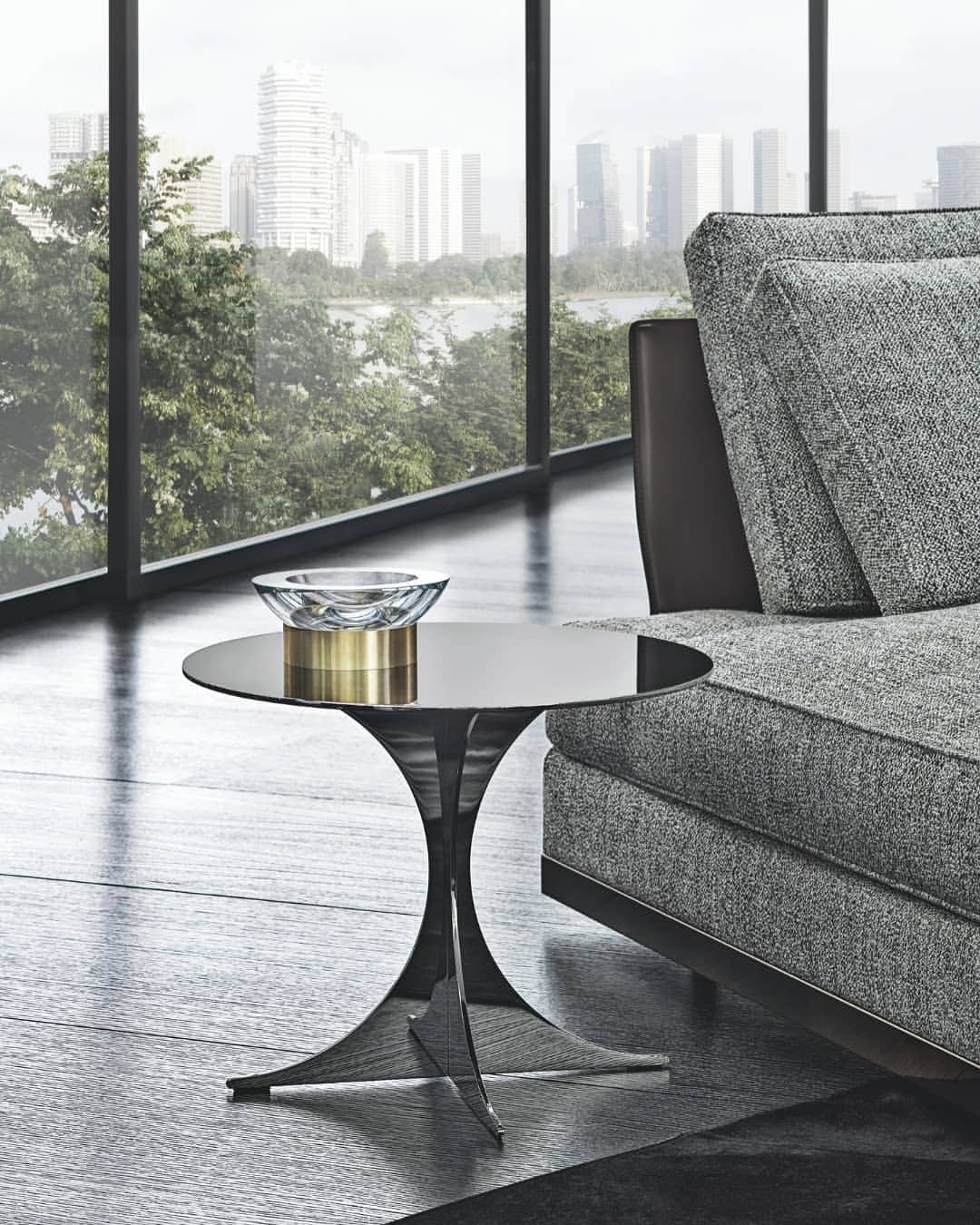 Minotti Londonさんのインスタグラム写真 - (Minotti LondonInstagram)「Available in both polished chrome and in the varnished satin metal finish, the Anish table makes a beautiful addition to any space.  Designed for both functionality and as a classic design to complement the larger pieces of furniture in our collection.  Tap the link in pur bio to contact our team today to discover all the beautiful tables and other pieces that will complete your interior design project.  #furniture #interiordesigner #furnituremaker #interiorstyling #designinspiration #luxurylifestyle #furnituredesign #designers #designer #interiordesign #interior #interiordesigninspiration」8月16日 15時16分 - minottilondon
