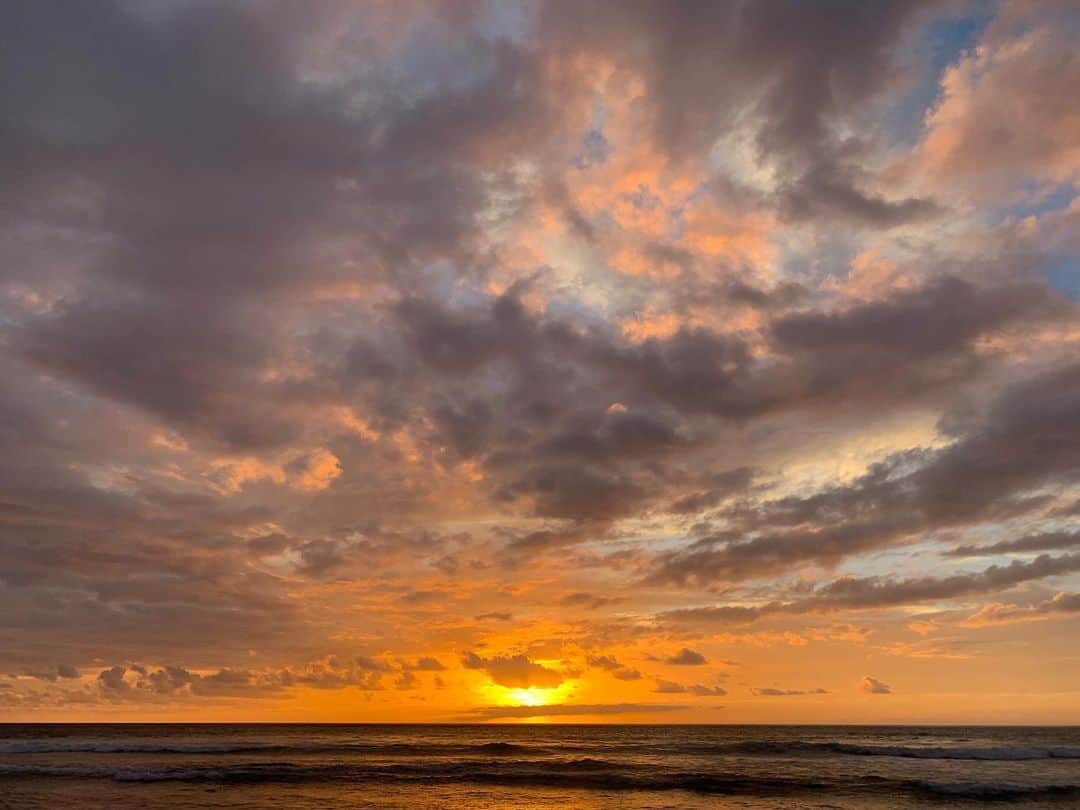 マーク・ホッパスさんのインスタグラム写真 - (マーク・ホッパスInstagram)「It’s pretty awesome being the first person to take a photo of a sunset.」8月16日 15時18分 - markhoppus
