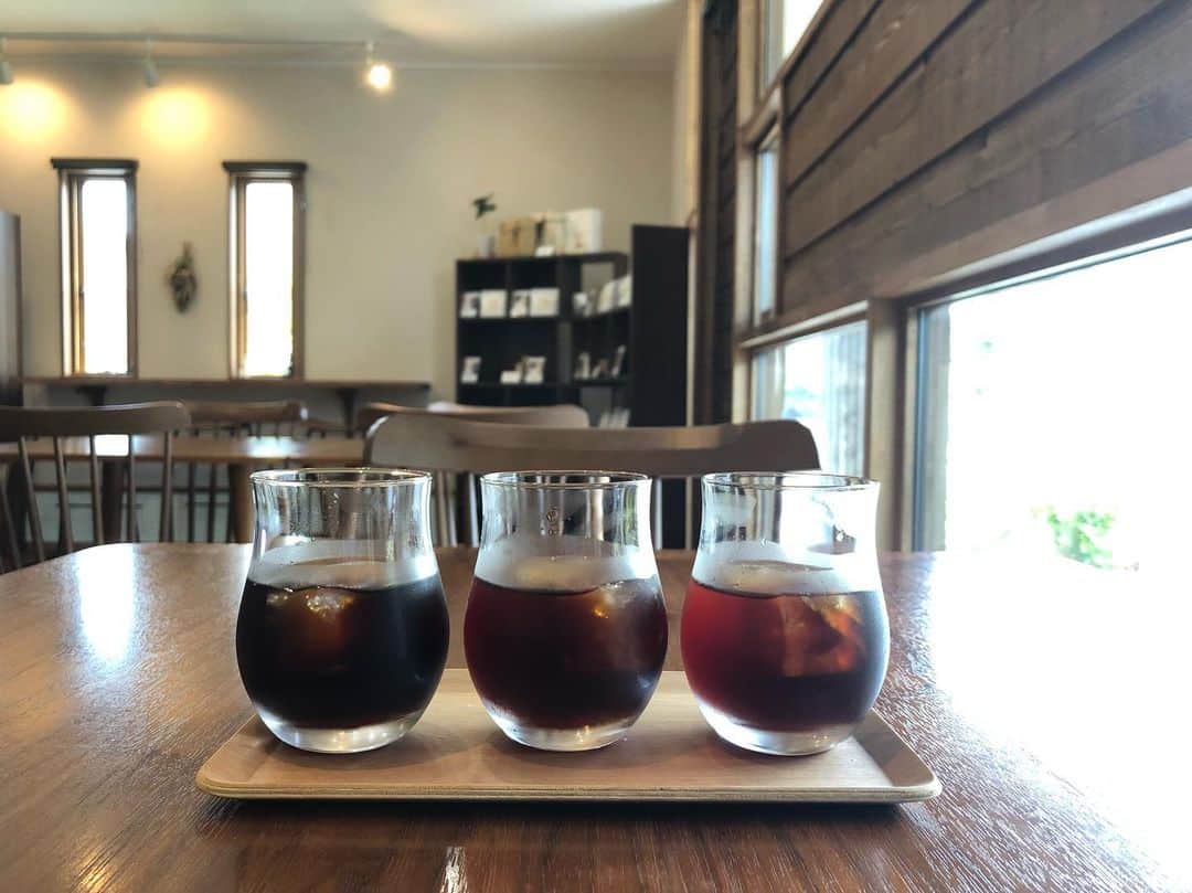 石井輝明さんのインスタグラム写真 - (石井輝明Instagram)「仙台。 昨日は漫才ツアーin仙台ありがとうございました。 仙台のお客さんは本当に温かかったです。 残すところあと3都市。 よろしくお願いします。  #keyakicoffee #cafe #coffee #カフェ #宮城カフェ #仙台カフェ #カフェ芸人 #浅煎り中煎り深煎りの飲み比べ #エチオピアボリビアコスタリカのお豆 #結局どれも美味しい #それぞれの美味しさ #コーヒーの寄席 #若手も中堅も師匠も面白い #勝手に浅煎りを若手、深煎りを師匠としてます #それぞれの良さがある #単独ライブもいいけど #寄席もいい #色々とよろしくお願いします」8月16日 15時36分 - comandanteishii
