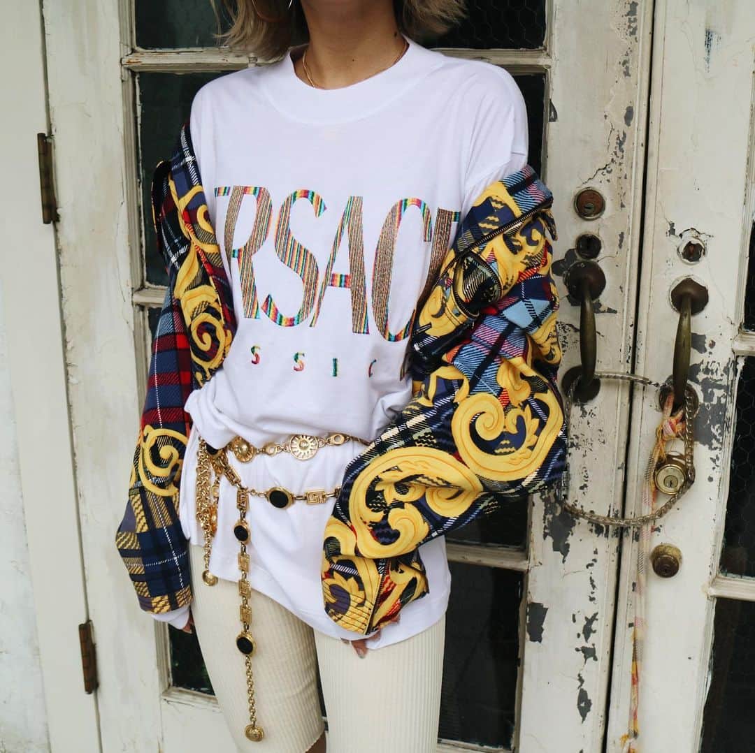 Vintage Brand Boutique AMOREさんのインスタグラム写真 - (Vintage Brand Boutique AMOREInstagram)「VERSACE Versace long Sleeve top in size S -Free Shipping Worldwide ✈️ info@amorevintagetokyo.com  #ヴィンテージ #ヴェルサーチ #ヴィンテージヴェルサーチ #ヴィンテージブランドブティック #アモーレ #アモーレトーキョー #表参道 #青山 #東京  #vintage #versace #vintageversace #oldversace #AMORE #amoretokyo #Tokyo #aoyama #omotesando」8月16日 15時42分 - amore_tokyo