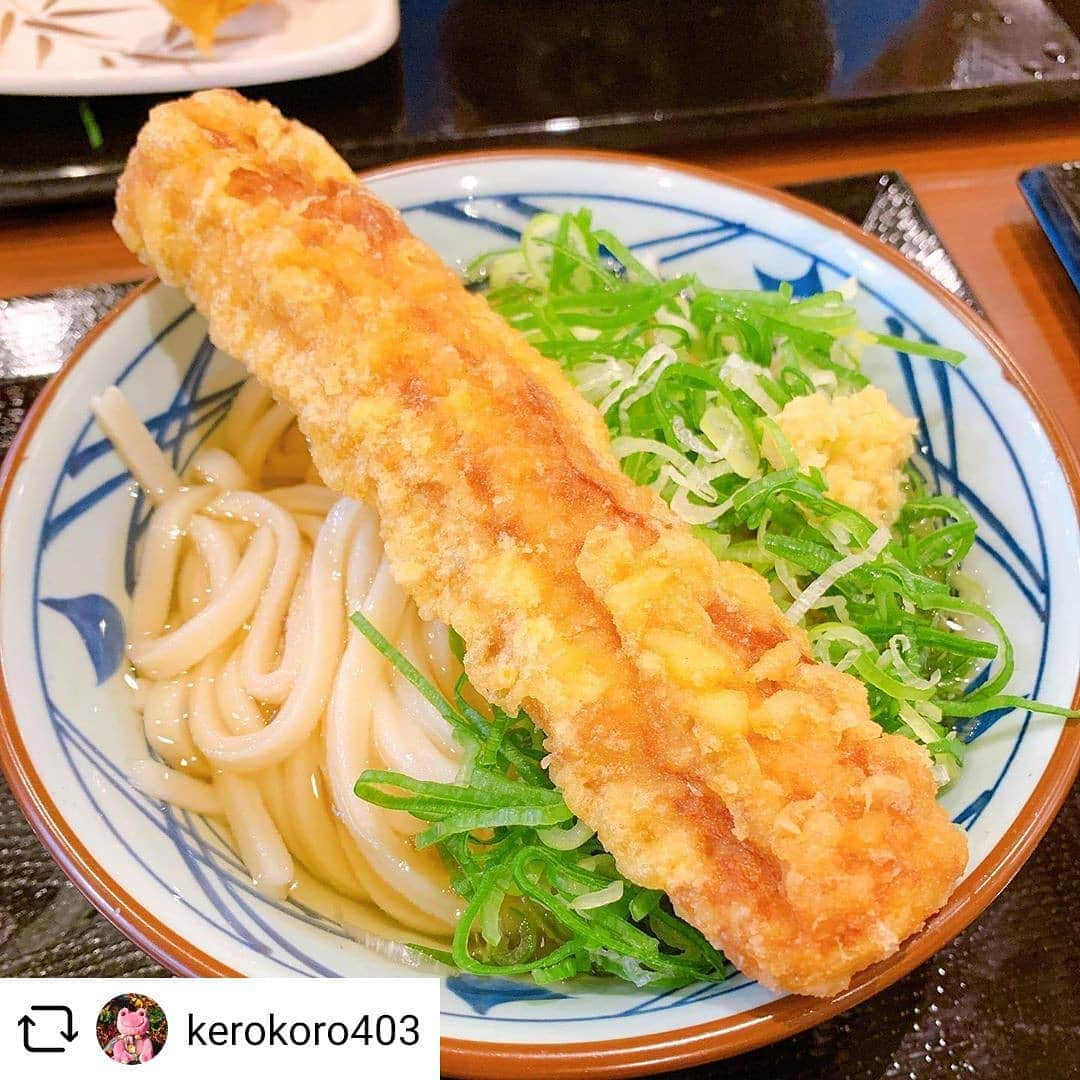 丸亀製麺さんのインスタグラム写真 - (丸亀製麺Instagram)「竹輪の天ぷらは欠かせないですよね！ ありがとうございます！#Repost @kerokoro403 ・・・ 🌖 2019. 7. 22  #今夜の晩御飯  冷やかけ  が、マイブーム 😋  竹輪の天ぷら …は、欠かせない！  #丸亀製麺 #讃岐うどん #うどん #日曜日 #休日の過ごし方」8月16日 15時42分 - marugame_