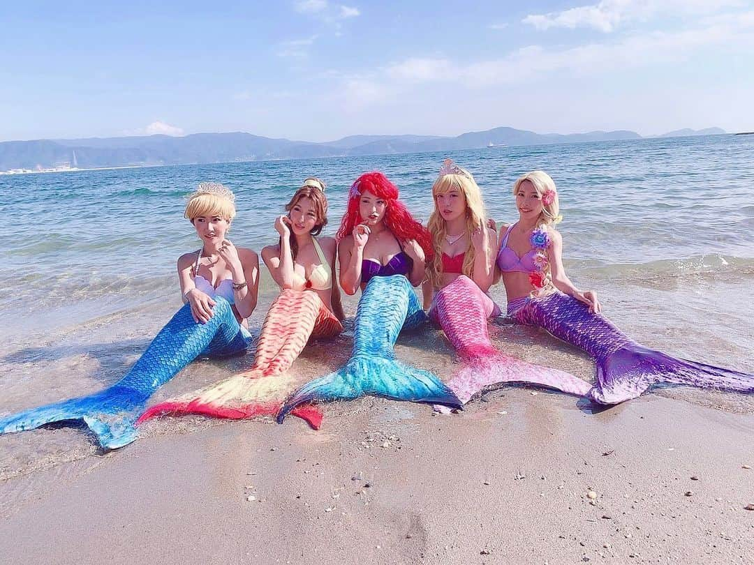 鳳ゆまさんのインスタグラム写真 - (鳳ゆまInstagram)「. #mermaid 🧜‍♀️👑 #disneyprincess . . #人魚 #ディズニープリンセス #ディズニー  #アリエル #シンデレラ #オーロラ姫 #ベル #コスプレ」8月16日 15時47分 - yumangerion06