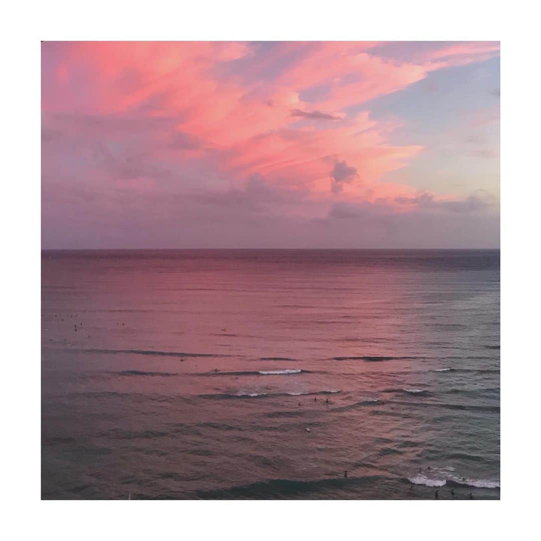 アリシア・デブナム・キャリーのインスタグラム：「At last. 🧜🏼‍♀️」