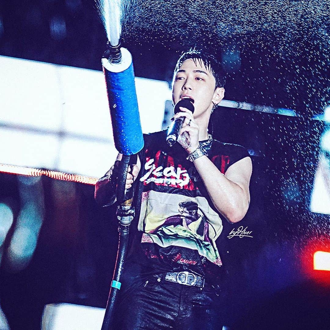 GRAYさんのインスタグラム写真 - (GRAYInstagram)「🐳💦」8月16日 15時53分 - callmegray