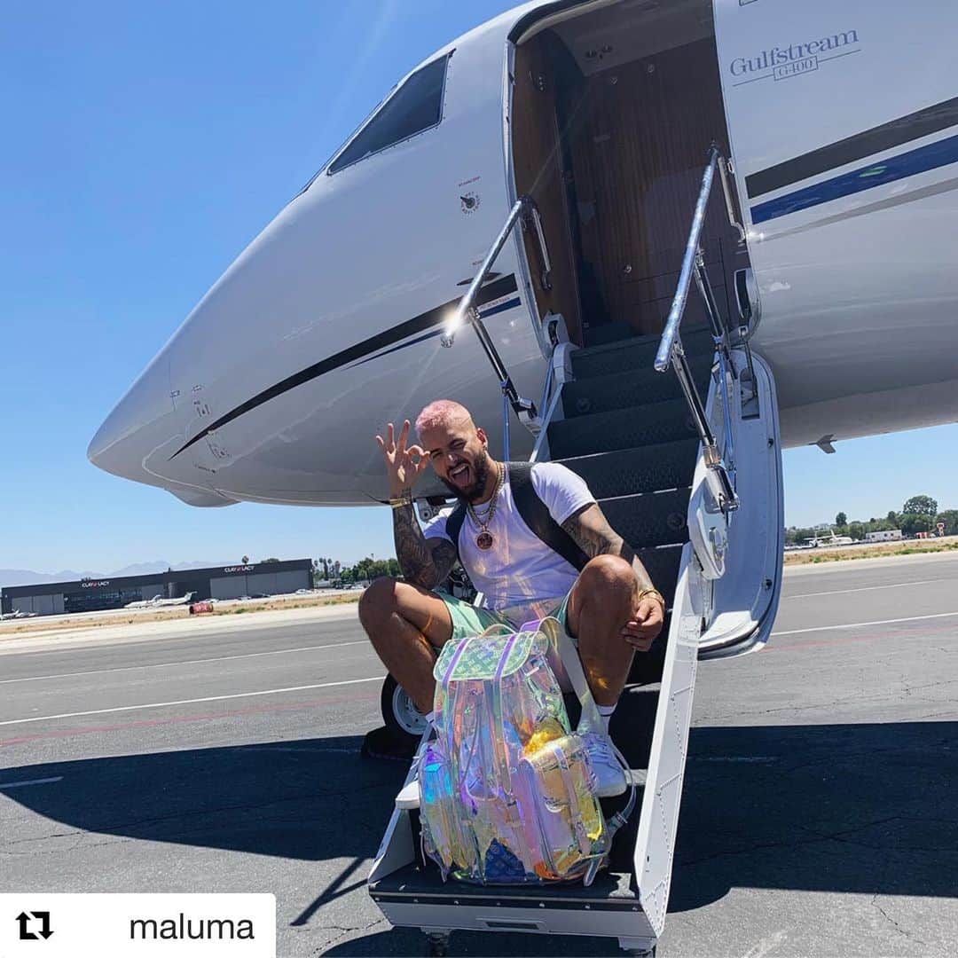 小林 ディスカスさんのインスタグラム写真 - (小林 ディスカスInstagram)「Maluma！！ 髪のカラーと言い、 Vittonのホログラムと言い、 完璧過ぎるやないかーいっ👱🏾‍♂️💯💯💯🍬 #Repost @maluma with @get_repost ・・・ MIAMI HERE WE GO 🍬」8月16日 16時03分 - discus_kobayashi