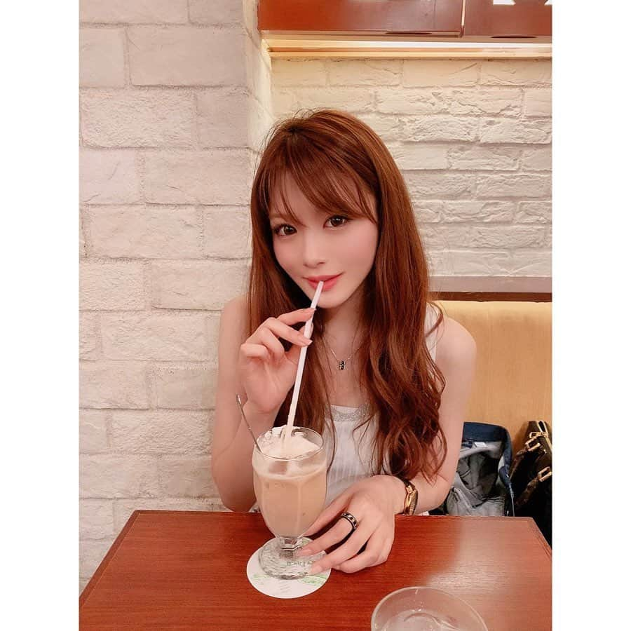 相沢みなみさんのインスタグラム写真 - (相沢みなみInstagram)「スタバ行きたい🤷🏻‍♀️☕️w . need starbacks lol . 我想星巴克 呵呵 . #相沢みなみ  #スタバ好き」8月16日 15時57分 - epoint2016