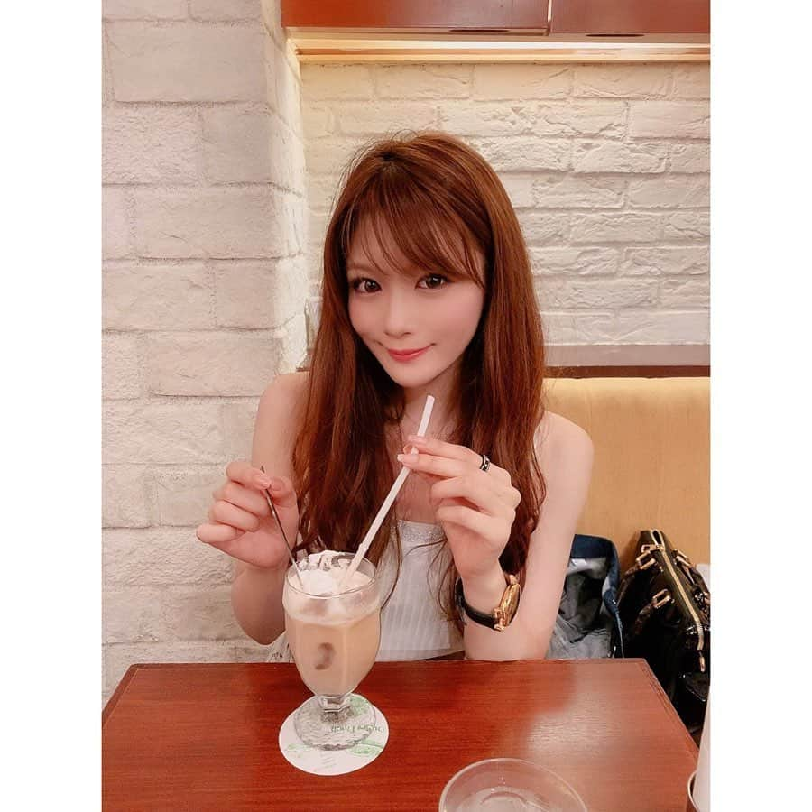 相沢みなみさんのインスタグラム写真 - (相沢みなみInstagram)「スタバ行きたい🤷🏻‍♀️☕️w . need starbacks lol . 我想星巴克 呵呵 . #相沢みなみ  #スタバ好き」8月16日 15時57分 - epoint2016