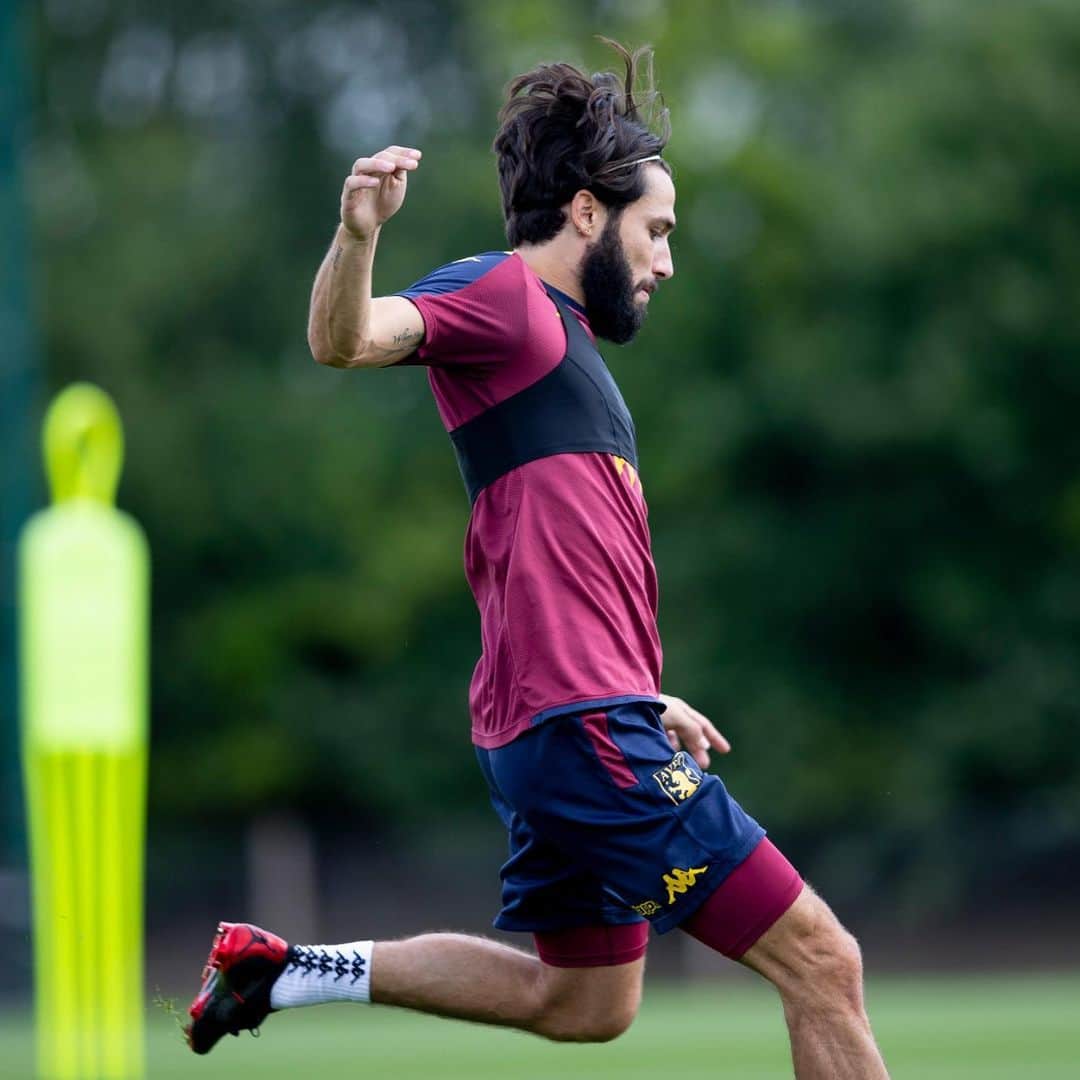 ホタのインスタグラム：「Ready for the first one in Villa Park 🙌🏻 AVFC」