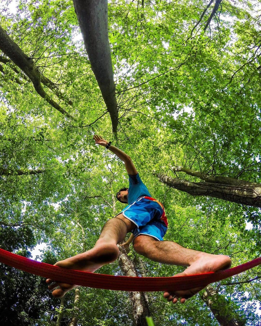 goproさんのインスタグラム写真 - (goproInstagram)「Photo of the Day: Slacking off on a Friday with @nic_louw. 🌳 • • • @GoProFR #GoProFR #GoPro #Slackline #WeekendWarrior」8月17日 1時31分 - gopro