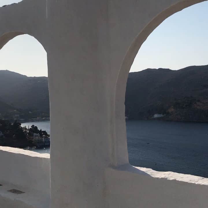 アレクシマビーユのインスタグラム：「Monastery #symi #symiisland #white #arcade #architecture #view #seaview #sunset #beauty #greekdelights #vacations @alexismabille」