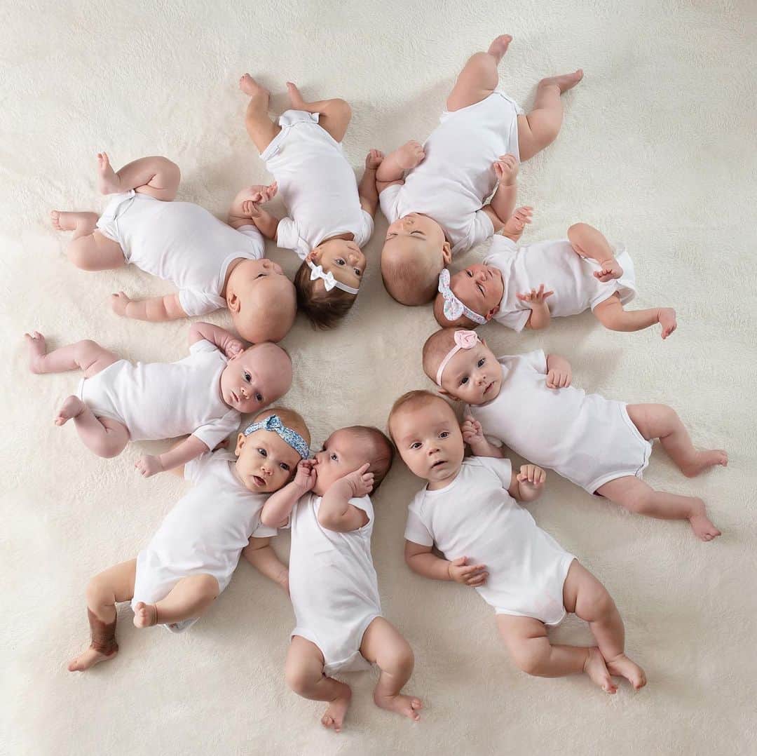 CNNさんのインスタグラム写真 - (CNNInstagram)「Oh baby! That's a lot of babies 🍼 Nine nurses who work together and were pregnant together have now become mothers together. The women, who work in the labor unit at Maine Medical Center in Portland, all had due dates between April and July. They went viral in March when the hospital posted a photo of the expecting mothers. New mom Lonnie Soucie said that the moms were all friends before this experience and this has brought them even closer. "We check in with each other daily, even if it's at 3 a.m.," Soucie said. The babies range in age from 3 weeks to 3½ months. ➡️ Swipe to see their pregnancy photo (📸: Carly Murray Photography and Maine Medical Center/Facebook)」8月17日 1時35分 - cnn