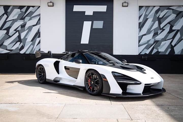 CarsWithoutLimitsさんのインスタグラム写真 - (CarsWithoutLimitsInstagram)「Fabulous McLaren Senna for sale @tactical_fleet . The colour is Elite Pure White with only 90 miles on the dash. This is Senna #421 on sale for $1.5M USD. Contact @tactical_fleet for more info! 👀 Photo @tactical_fleet  #carswithoutlimits #mclaren #senna #mclarensenna」8月17日 1時49分 - carswithoutlimits