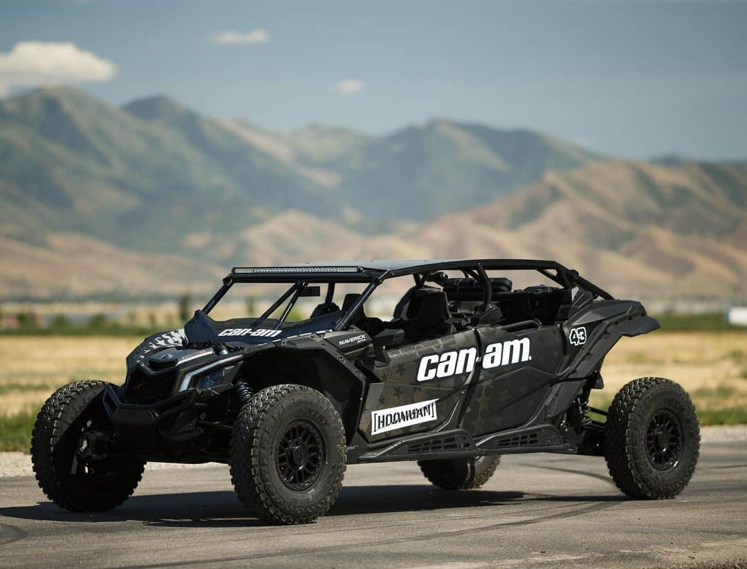 ケン・ブロックさんのインスタグラム写真 - (ケン・ブロックInstagram)「@ToyoTires just sent me a set of their brand new Open Country SxS UTV tires and of course I immediately had them mounted up to my Can-Am Maverick X3. They look awesome, can’t wait to run them hard on my next trip off-road! (And for those who will ask, they’re a 32x9.50R15) #ToyoTires」8月17日 1時48分 - kblock43