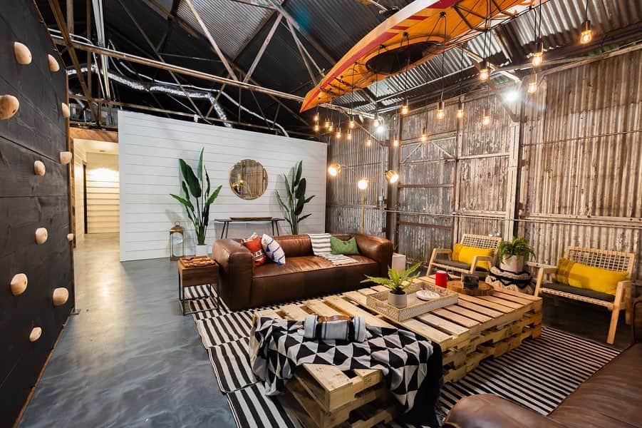 ジョジョ・フレッチャーのインスタグラム：「A few AFTER shots (and a BEFORE ) of our 1940’s munition warehouse renovation!  Every single property we do, we want it to tell a story. For this space, we wanted our guests to come have fun & be inspired to get out & be active during their travels. We had a blast thinking about all the ways we could do this! Think adult summer camp. 🧗‍♂️ WE LOVED this one! #cashpad」