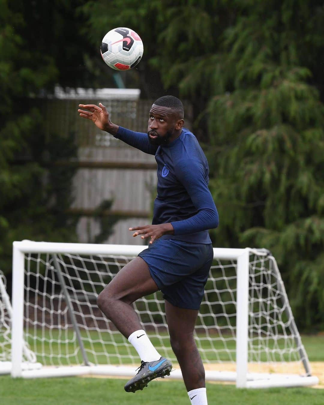 チェルシーFCさんのインスタグラム写真 - (チェルシーFCInstagram)「Heads 🆙  Back to training before Leicester! 💪 #CFC #Chelsea」8月17日 2時23分 - chelseafc