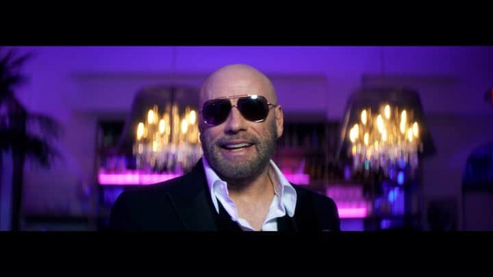 ピットブルのインスタグラム：「Who did a double take when @johntravolta came on screen in the new video for #3ToTango?! 😂🔥」