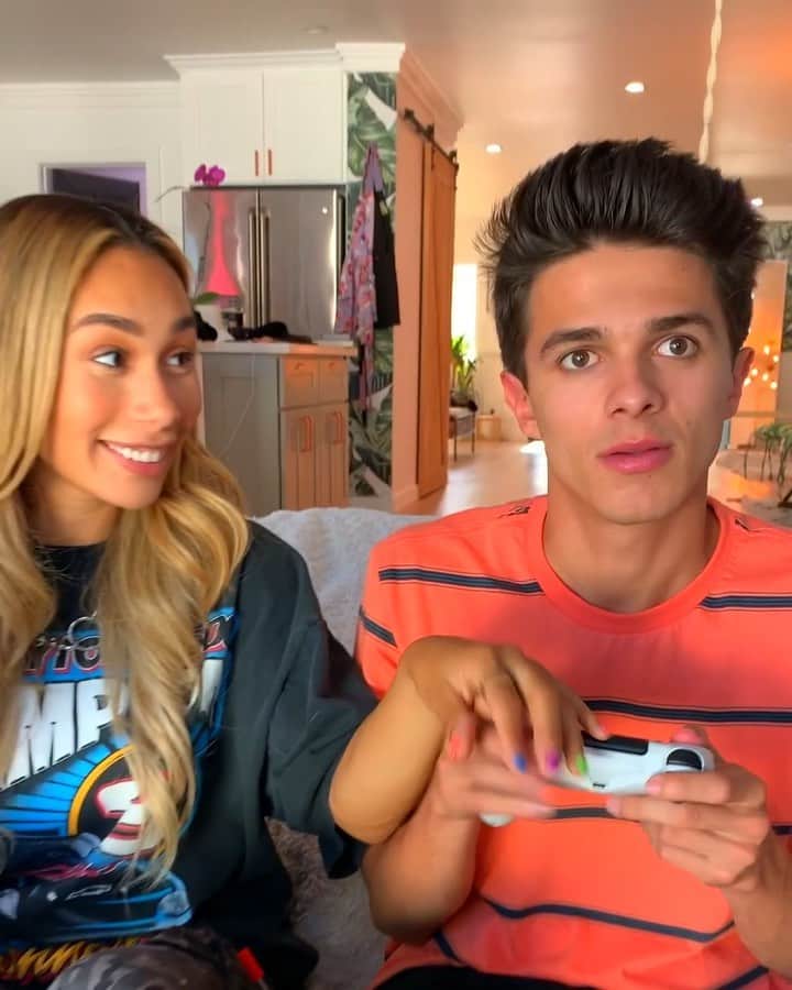 Brent Riveraのインスタグラム：「Dogs are there for you when people aren’t..🐶😂 @mylifeaseva」