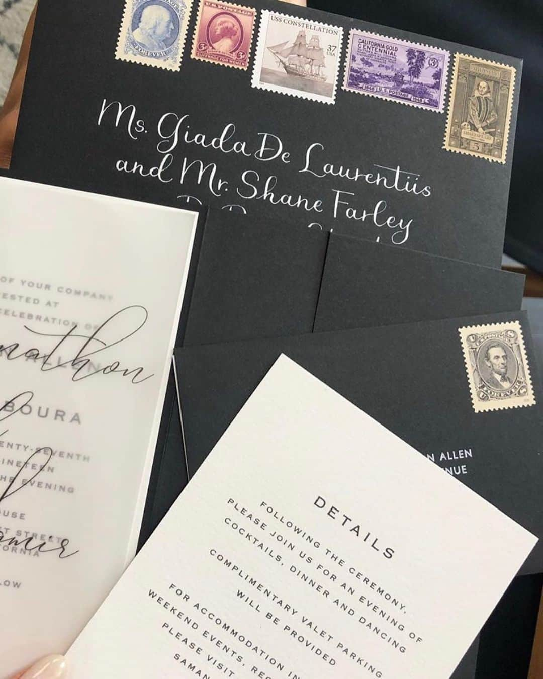 ジャーダ・デ・ラウレンティスさんのインスタグラム写真 - (ジャーダ・デ・ラウレンティスInstagram)「Gorgeous invitations for my gorgeous friends’ wedding, and the bonus is I’m cooking the dinner! Can’t wait! 🥰 🥘」8月17日 2時45分 - giadadelaurentiis