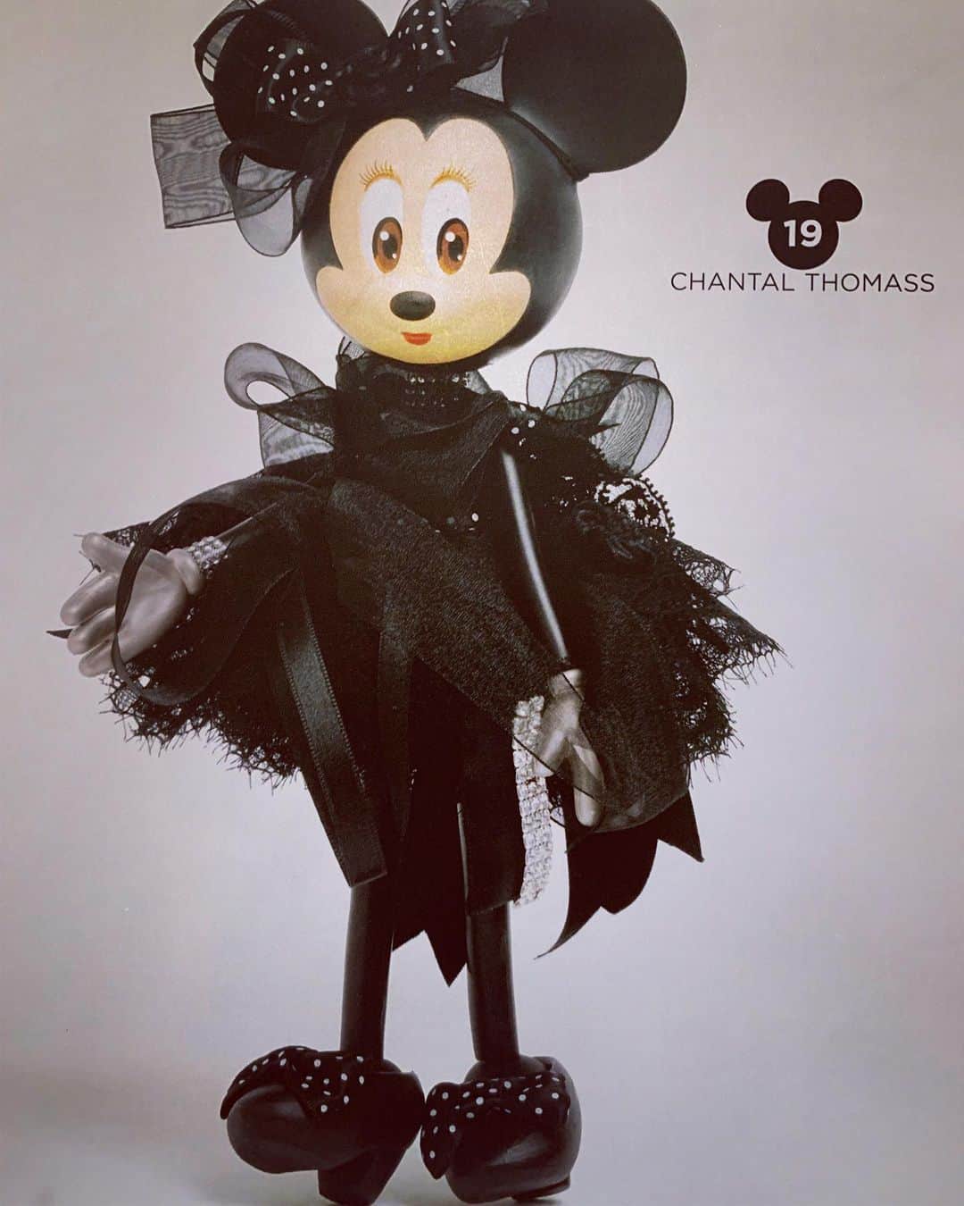 のインスタグラム：「J’ai ouvert un carton et retrouvé quelques souvenirs comme cette #miniemouse habillée en Chantal Thomass pour une exposition il y a quelques années」