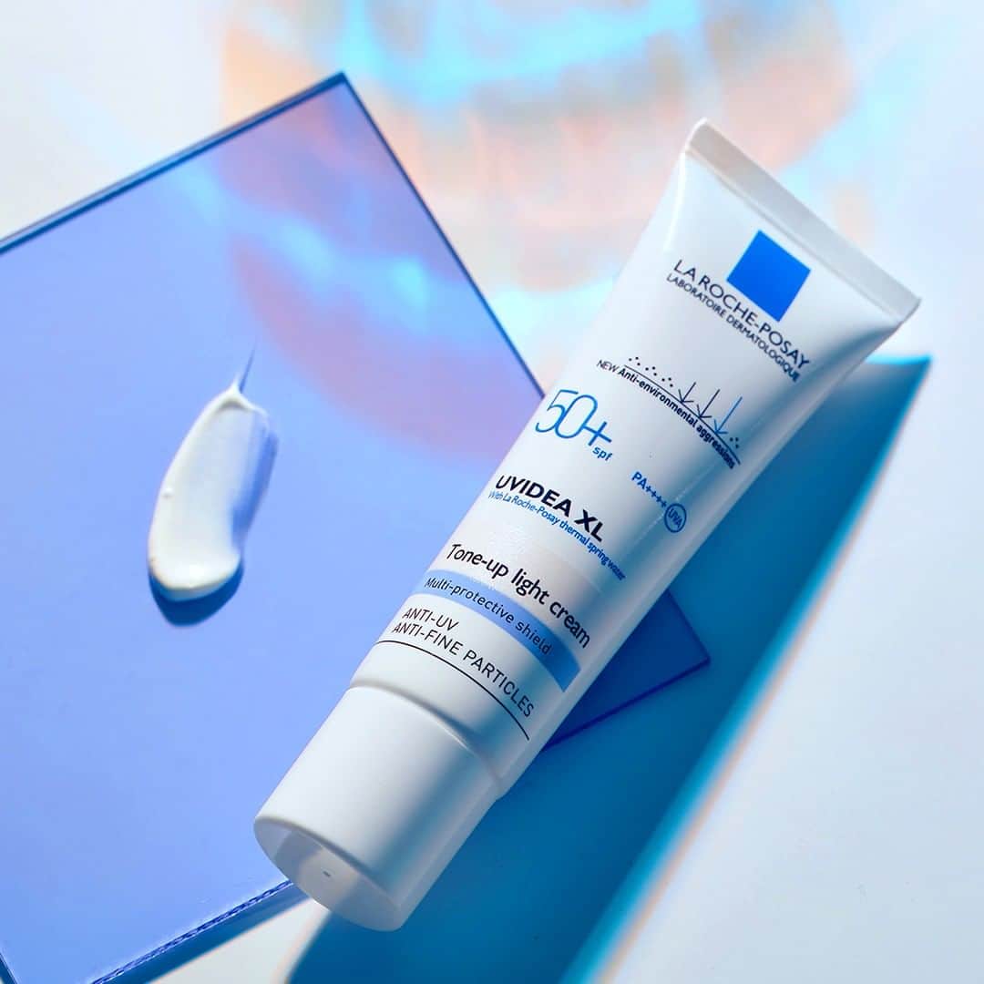 LA ROCHE-POSAY JAPAN ラロッシュポゼのインスタグラム：「. ＼大人気トーンアップUVで透明感肌に／ . 日差しが強い日が増えてきましたが今年の日やけ止めはお決まりですか？ ☀️ . 大人気トーンアップUV(UVイデア XL プロテクショントーンアップ)はSPF50＋・PA++++の最高レベルの紫外線防御力に加え、ひと塗りで光のヴェールをまとったような透明感ツヤ肌を演出します 🌟 . さらに石鹸で落とせる低刺激設計で夏の疲れがちなお肌でもお使いいただけます♪ . みんなのレビューを #トーンアップUV派 でチェック ➡️ . #ラロッシュポゼ #乾燥肌 #敏感肌 #低刺激設計 #敏感肌コスメ #スキンケア #ドクターズコスメ #トーンアップUV #日やけ止め」