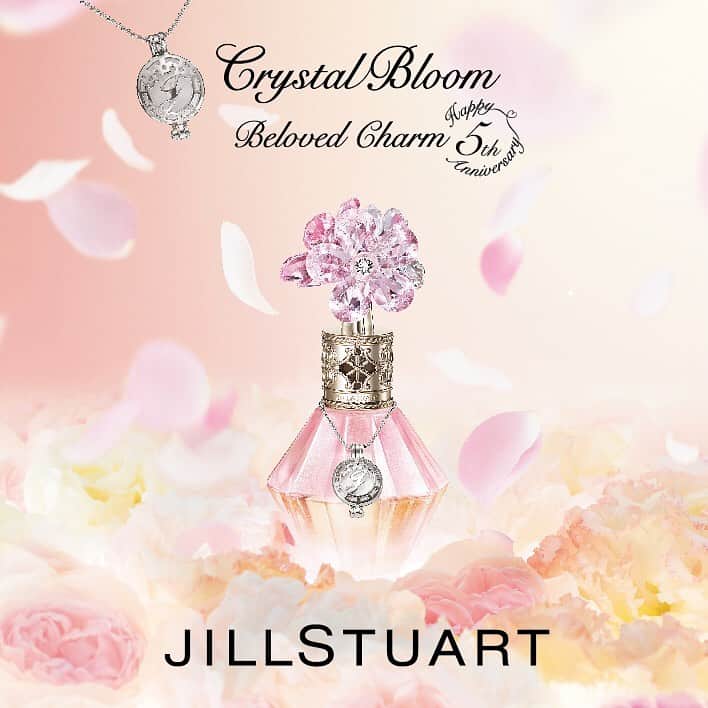 JILLSTUART BEAUTYさんのインスタグラム写真 - (JILLSTUART BEAUTYInstagram)「JILL STUART Crystal Bloom Beloved Charm fragrance limited items . 9月6日(金)発売 ～Crystal Bloom Beloved Charm～ . クリスタルブルームが誕生して5年。 . この記念すべき年に生まれる、 10個目のフレグランスが 「この世でもっとも懐かしく愛くるしい香り」 クリスタルブルーム ビーラブドチャーム。 . 5周年を記念したアイテムの他、 特別なキャンペーンも実施いたします。 どうぞお楽しみに。 . #JILLSTUART #JILLSTUARTBeauty  #crystalbloom #belovedcharm #クリスタルブルーム5th #クリスタルブルーム #ビーラブドチャーム #フレグランス #オードパルファン #香水」8月16日 18時00分 - jillstuartbeauty