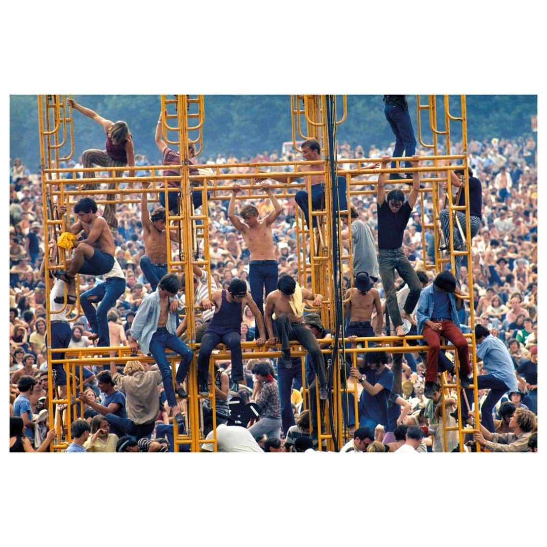 Magnum Photosさんのインスタグラム写真 - (Magnum PhotosInstagram)「"There was an awareness that things needed to change. At Woodstock those ideas took root." - @elliott_landy_photography . 50 years ago, a sizeable portion of America’s youth made a pilgrimage to a 60-acre dairy farm in Bethel, Upstate New York in search of Utopia. . Today on Magnum, we look back at the legendary 1969 Woodstock music festival through the lens of photographer @elliott_landy_photography. Link in bio. . PHOTO: The sound tower at Woodstock Festival. Bethel, New York, USA. 1969. . © @elliott_landy_photography/#MagnumPhotos . #ElliottLandy #Woodstock #NewYork」8月16日 18時01分 - magnumphotos