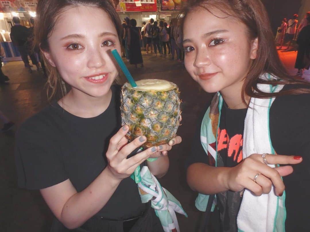 のインスタグラム：「今年二個目のフェスも楽しかった🥺❤️ ㅤㅤㅤㅤㅤㅤㅤㅤㅤㅤㅤㅤㅤ 朝からトラブル続きで最初見れなかったけど😂。 もうすぐライブ行きたい🥺🔥 ㅤㅤㅤㅤㅤㅤㅤㅤㅤㅤㅤㅤㅤ このメイクは妹 @minamongmong とお揃い❤︎ 近々一緒に動画撮る！🔥 ㅤㅤㅤㅤㅤㅤㅤㅤㅤㅤㅤㅤㅤ はぁーー楽しかった🥺💗 ㅤㅤㅤㅤㅤㅤㅤㅤㅤㅤㅤㅤㅤ #instagram  #japan  #メイク  #YouTube  #cosmetics #love #me #makeup  #fashion #メイク #コスメ  #hair #newhair #makeup #海外コスメ #夏メイク  #妹 #sister #フェス  #クリープハイプ #summersonic #サマソニ #フェスメイク #creephyp #サマソニ2019」