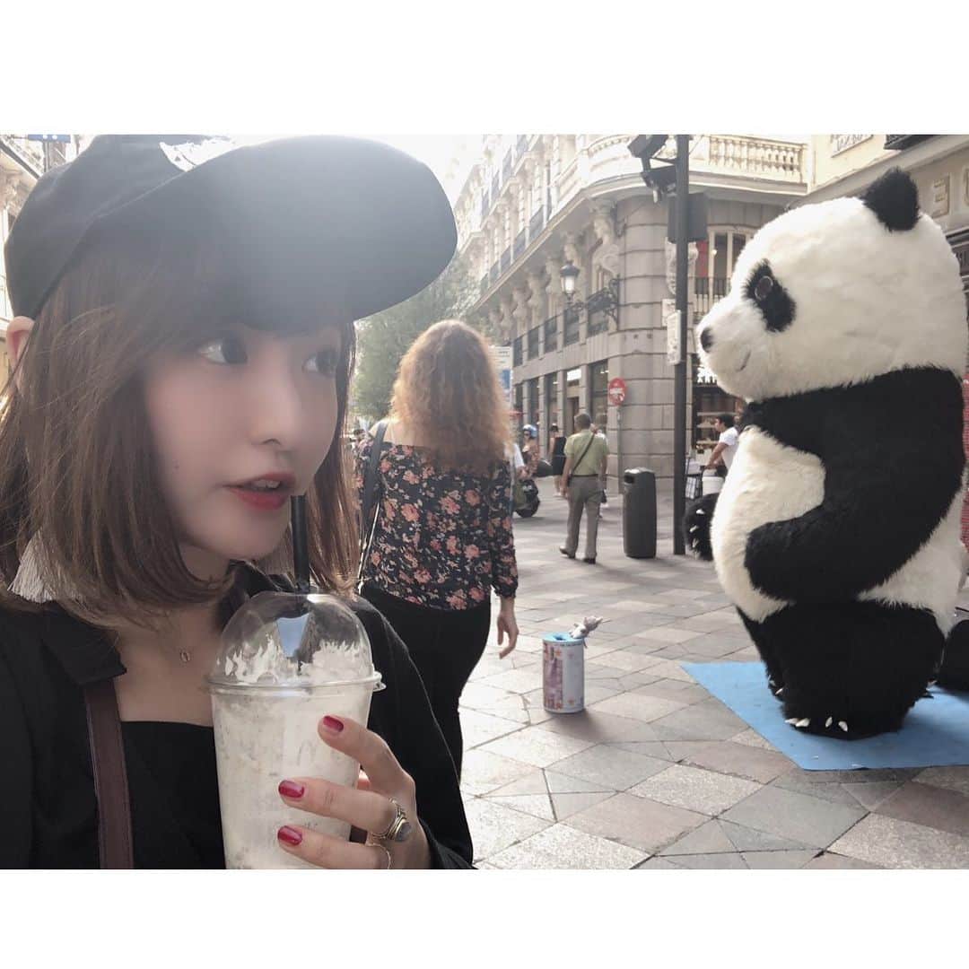 東なつ紀のインスタグラム：「Spain×ぱんだ  #spain🇪🇸 #ぱんだ #バルセロナ やったかな？ #旅」