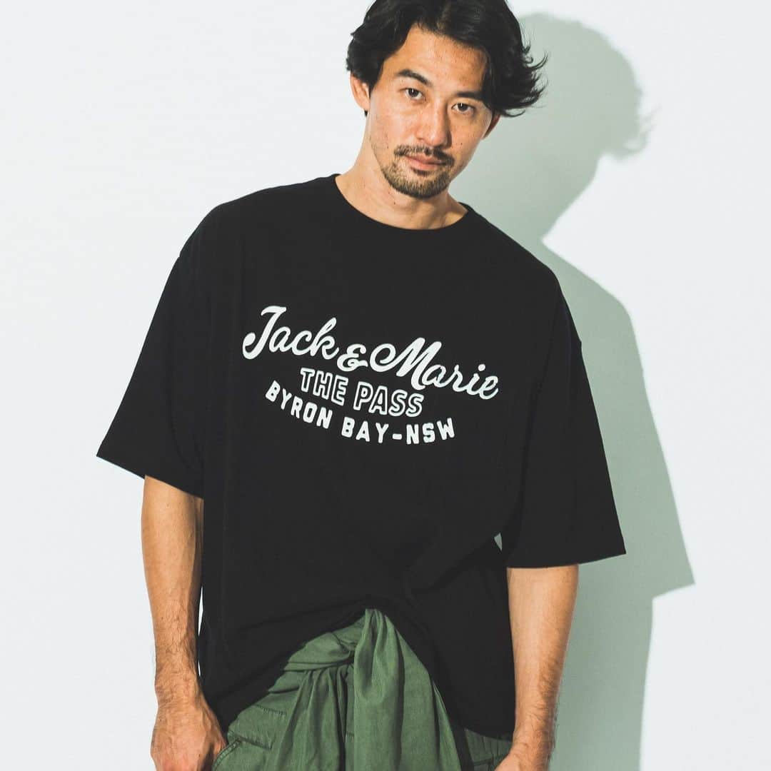 JACK&MARIE / ジャックアンドマリさんのインスタグラム写真 - (JACK&MARIE / ジャックアンドマリInstagram)「. アウトドアの基本のTシャツたち。 . シンプルだからこそ、こだわりに差がついて、夏からのシフトチェンジにも使えます。 . #jackandmarie #ジャックアンドマリー #tshirts #australia #byronbay #whitee #tee #ロゴt #surf #outdoor #outdoors」8月16日 18時22分 - jackandmarie_official