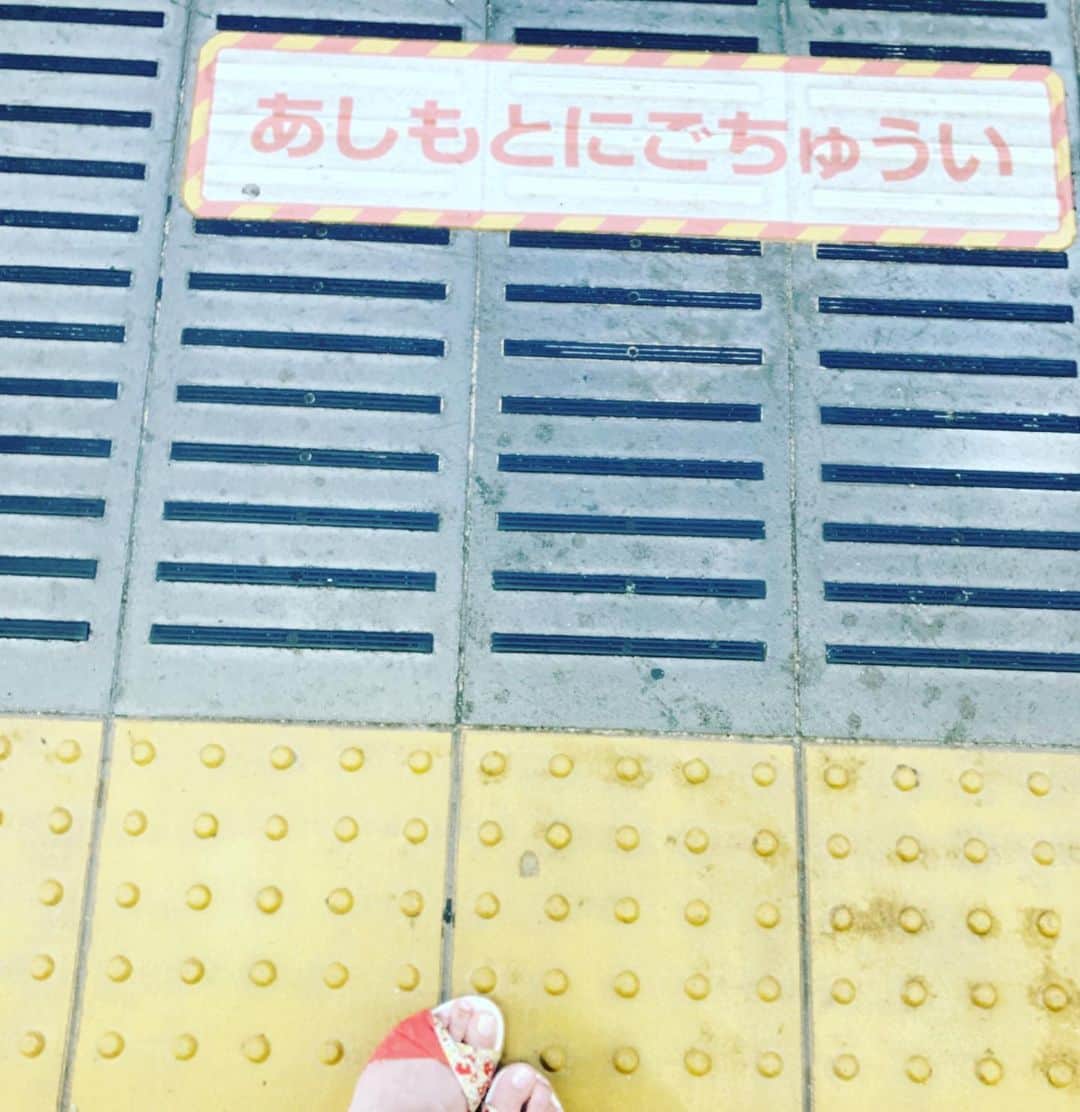 沢口千恵さんのインスタグラム写真 - (沢口千恵Instagram)「‪神社のこと考えながらATMに立ち寄ったら、ATMのまえでニ礼ニ拍手してしまった。さすがの私も少し恥ずかしい。‬」8月16日 18時22分 - chiesawaguchi