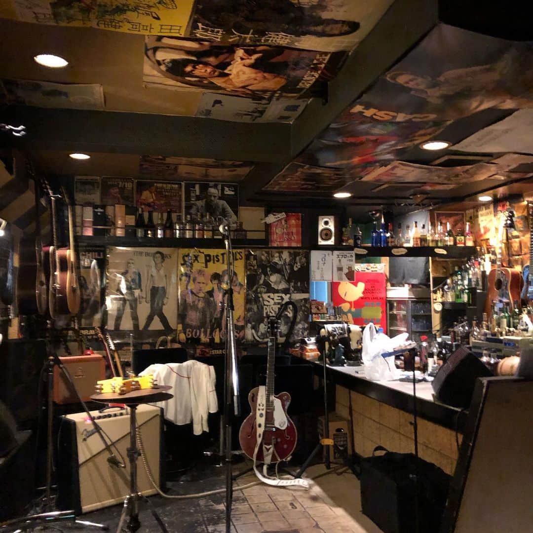 山川のりをのインスタグラム：「今夜は室蘭ロック居酒屋ええねんにてギターパンダライブです。20時/20時30分、3000円D付きです。共演はモジョマス（澤田聖仁）。お近くの方々会いにきてアイニージュー！」