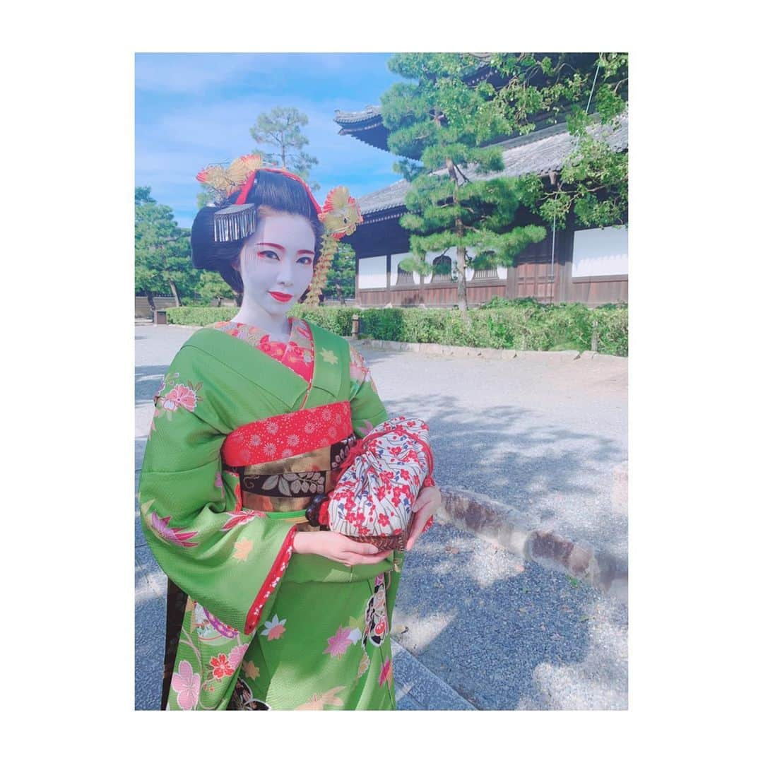 若村柚那さんのインスタグラム写真 - (若村柚那Instagram)「初！舞妓さん体験👘⛩ #first #time #maiko #experience #cosplay #kyoto #japan #kimono #green #sunny #day #summer#trip #travel #舞妓 #京都 #日本 #舞妓体験 #着物 #actress #model #awesome #yolo」8月16日 18時40分 - yuzuna_517