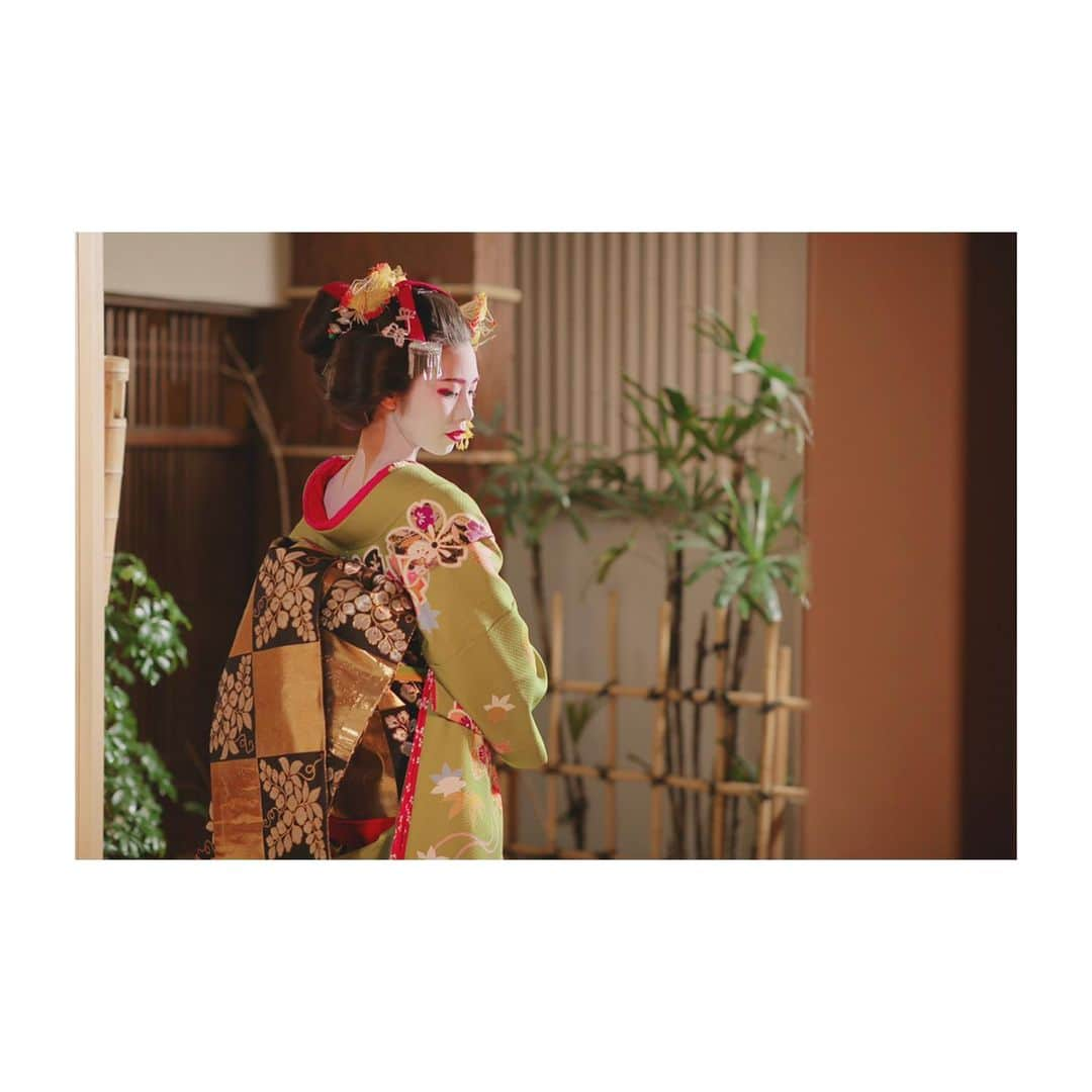 若村柚那さんのインスタグラム写真 - (若村柚那Instagram)「初！舞妓さん体験👘⛩ #first #time #maiko #experience #cosplay #kyoto #japan #kimono #green #sunny #day #summer#trip #travel #舞妓 #京都 #日本 #舞妓体験 #着物 #actress #model #awesome #yolo」8月16日 18時40分 - yuzuna_517