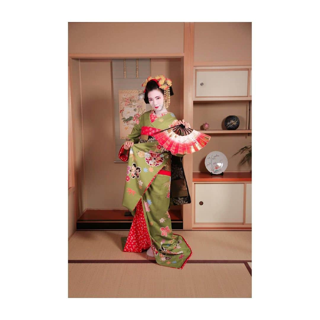 若村柚那さんのインスタグラム写真 - (若村柚那Instagram)「初！舞妓さん体験👘⛩ #first #time #maiko #experience #cosplay #kyoto #japan #kimono #green #sunny #day #summer#trip #travel #舞妓 #京都 #日本 #舞妓体験 #着物 #actress #model #awesome #yolo」8月16日 18時40分 - yuzuna_517