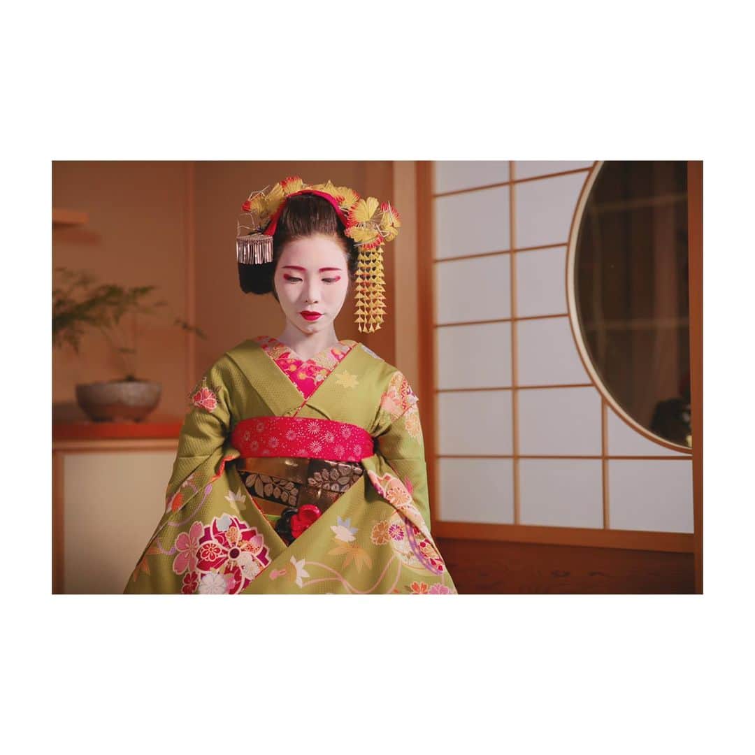 若村柚那のインスタグラム：「初！舞妓さん体験👘⛩ #first #time #maiko #experience #cosplay #kyoto #japan #kimono #green #sunny #day #summer#trip #travel #舞妓 #京都 #日本 #舞妓体験 #着物 #actress #model #awesome #yolo」