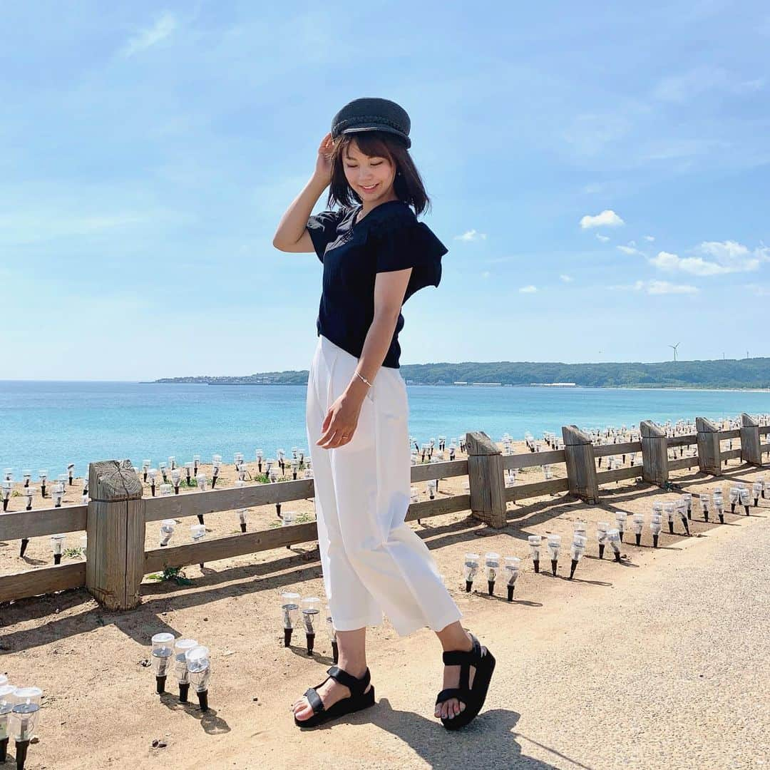 長谷川真美さんのインスタグラム写真 - (長谷川真美Instagram)「⛱💕 ・ #世界一長いベンチ ベンチの写真は次載せます🙌✨ ・ 石川県…凄い暑かったけど 海が最高に綺麗でした🐠❤️ 美味しくって毎日お寿司！！！笑 ・ #まあみコーデ は前にも紹介した @arry_official_ の #ワイドパンツ コーデ✨ ・ #アーリーラバー #アリフク #まあみコーデ #まあみの歩き方」8月16日 18時34分 - maami.hase