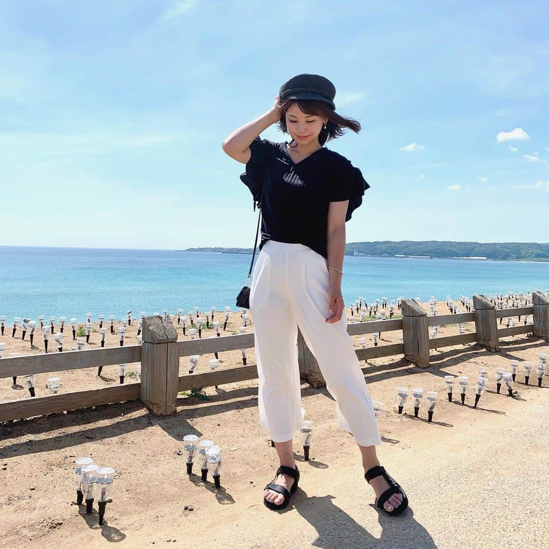 長谷川真美さんのインスタグラム写真 - (長谷川真美Instagram)「⛱💕 ・ #世界一長いベンチ ベンチの写真は次載せます🙌✨ ・ 石川県…凄い暑かったけど 海が最高に綺麗でした🐠❤️ 美味しくって毎日お寿司！！！笑 ・ #まあみコーデ は前にも紹介した @arry_official_ の #ワイドパンツ コーデ✨ ・ #アーリーラバー #アリフク #まあみコーデ #まあみの歩き方」8月16日 18時34分 - maami.hase